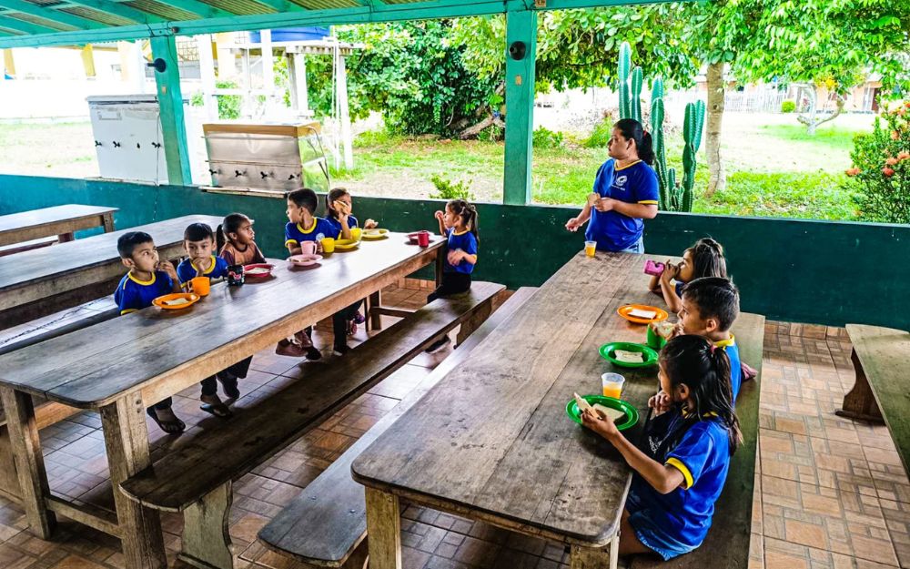 Semed realiza vistoria para garantir qualidade da merenda escolar na zona rural de Parintins Semed realiza vistoria para garantir qualidade da merenda escolar na zona rural de Parintins