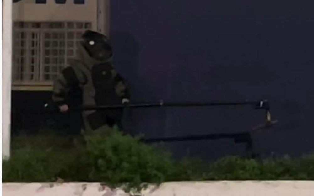 Artefato explosivo é encontrado em frente à delegacia no bairro Colônia Antônio Aleixo Artefato explosivo é encontrado em frente à delegacia no bairro Colônia Antônio Aleixo