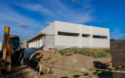 Autoridades realizam visita técnica às obras do Centro de Prevenção do Câncer do Colo do Útero em Manaus