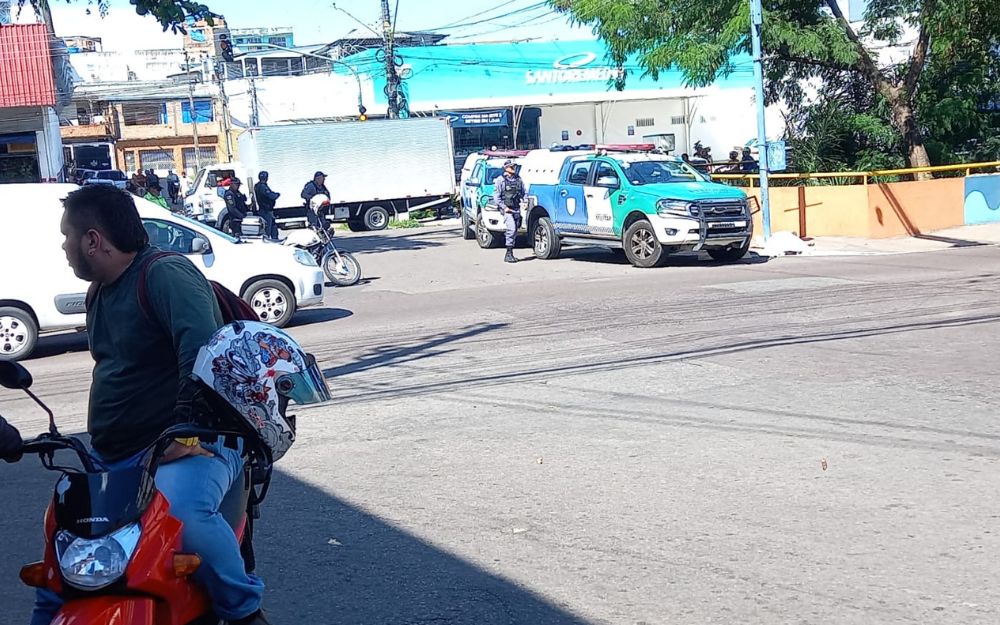 Mulher morre e irmão fica ferido após serem atingidos por carro na avenida Brasil Mulher morre e irmão fica ferido após serem atingidos por carro na avenida Brasil