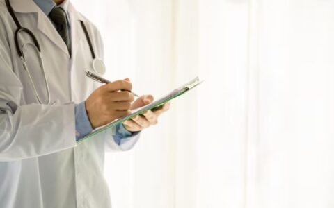 Justiça mantém condenação de médico peruano que prescreveu e vendeu medicamento para curar paciente de câncer