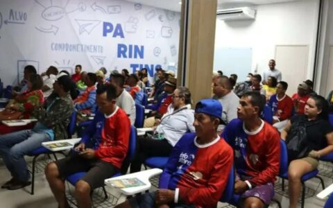 Agentes do segmento turístico participam de capacitação em Parintins