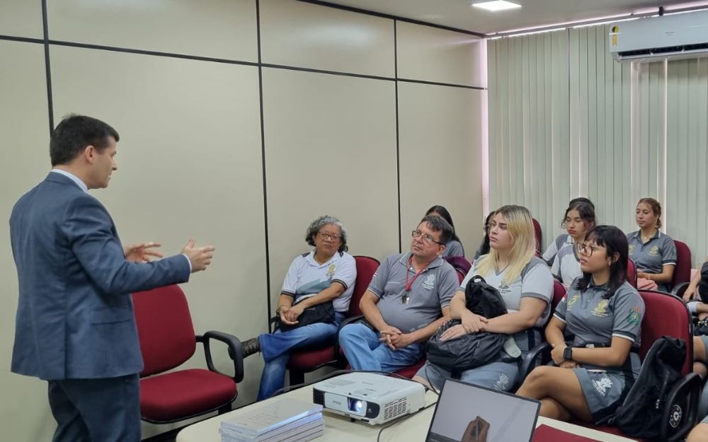 MPAM recebe visita do Col&eacute;gio Amazonense Dom Pedro II