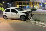 Motorista dorme ao volante e colide contra muro de viaduto na avenida Mário Ypiranga