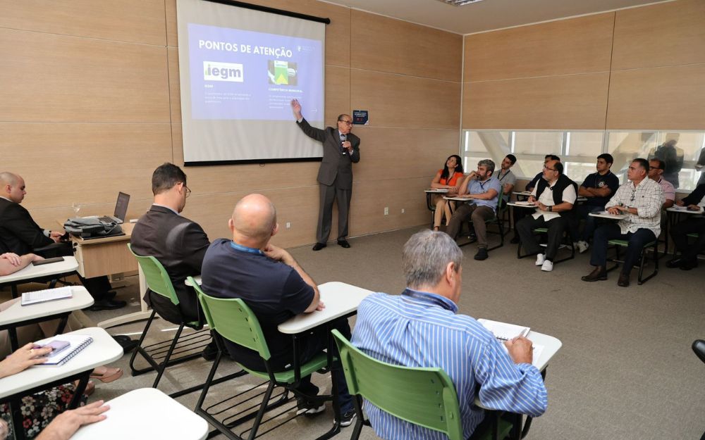 Ex-presidente do IRB apresenta ao TCE-AM novo medidor de gestão dos municípios Ex-presidente do IRB apresenta ao TCE-AM novo medidor de gestão dos municípios