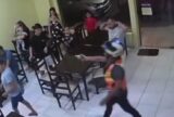 Falso mototaxista rende clientes durante assalto em lanchonete no Novo Aleixo