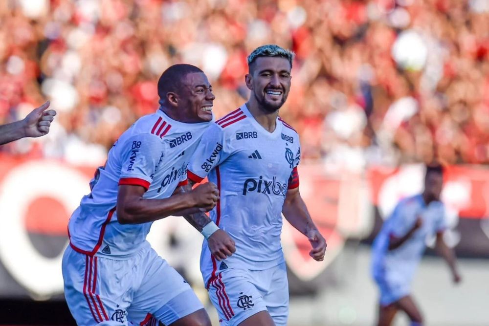 Flamengo marca no fim e vence Atlético-GO na estreia do Brasileirão Flamengo marca no fim e vence Atlético-GO na estreia do Brasileirão