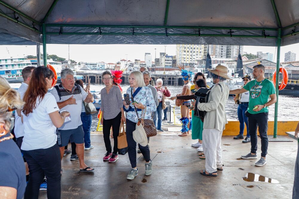 Curso para atendimento ao turista é realizado no Centro Histórico de Manaus Curso para atendimento ao turista é realizado no Centro Histórico de Manaus