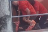 Mulher é imobilizada e agredida por funcionários de supermercado em Manaus