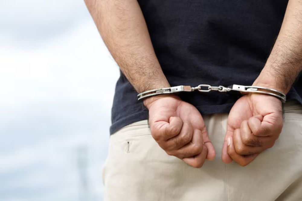 Homem é preso após sequestrar e estuprar adolescente em Manaus Homem é preso após sequestrar e estuprar adolescente em Manaus