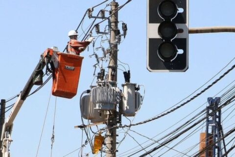 Apagão no Amazonas: Abastecimento de energia deve ser normalizado totalmente nesta segunda-feira (15)