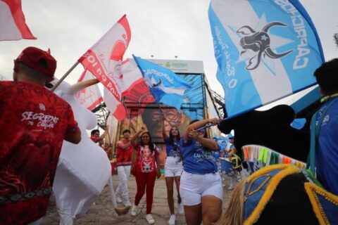 Festa da Cunhã: Torcedores do Caprichoso e do Garantido se mobilizam para acompanhar a transmissão da final do BBB 24