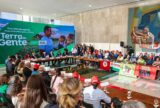 Governo anuncia plano para assentar 295 mil famílias até 2026
