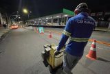 Obras de implantação de redes de esgoto avançam para novo trecho da Avenida Constantino Nery