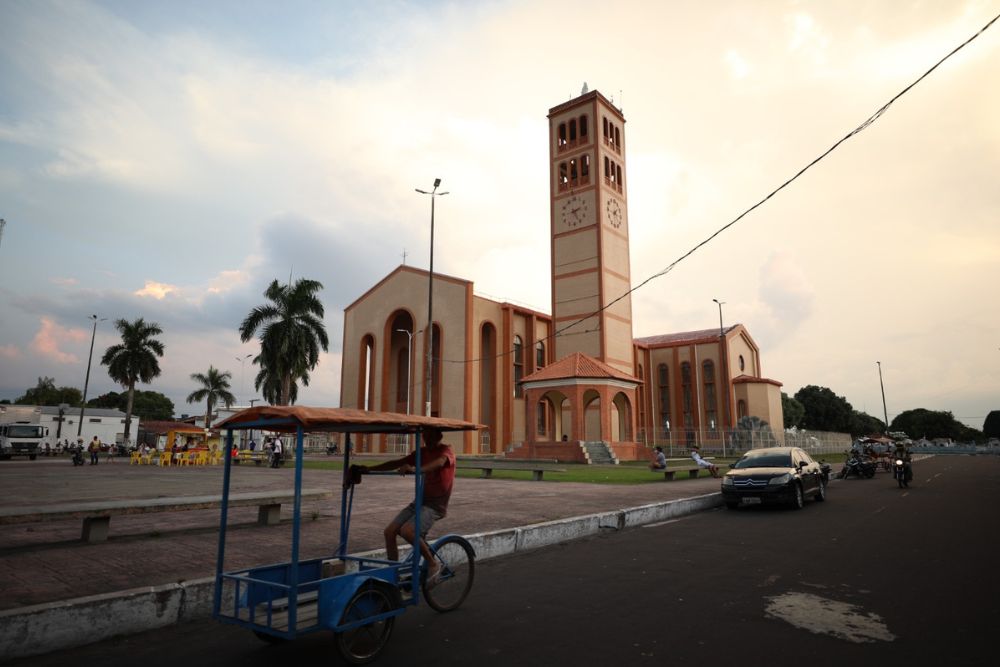 Praça da Catedral recebe últimos preparativos para 'Festa da Cunhã' em Parintins Praça da Catedral recebe últimos preparativos para 'Festa da Cunhã' em Parintins