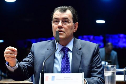 Senador Eduardo Braga subscreve PEC das Calamidades Ambientais para ajudar afetados pela enchente noRS