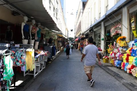 Confira o horário de funcionamento do comércio de Manaus durante o feriado de 1° de maio