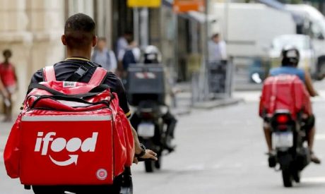 Entregadores mantêm paralisação por melhores condições de trabalho