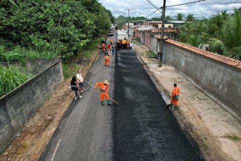 Rua do bairro Tarumã recebe pavimentação após 25 anos em solo natural