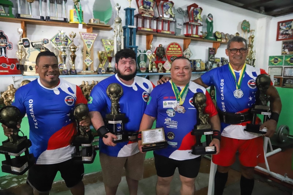 Atletas do Bolsa Esporte se destacam em competição internacional de powerlifting Atletas do Bolsa Esporte se destacam em competição internacional de powerlifting