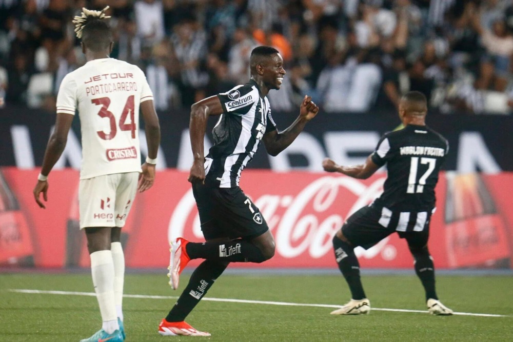 Botafogo supera Universitario e conquista primeira vitória na Libertadores Botafogo supera Universitario e conquista primeira vitória na Libertadores