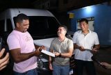 Prefeito de Manaus entrega títulos de terra e registro de imóveis para famílias do bairro Santa Inês