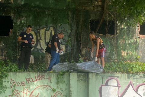Homem em situação de rua é encontrado morto debaixo de ponte no Centro de Manaus