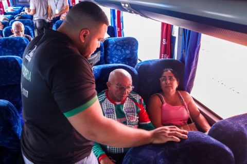 Arsepam encerra mês de conscientização com ação de sensibilização dos direitos dos autistas no transporte intermunicipal de Manaus