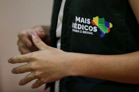 EUA revogam vistos de funcionários ligados ao Mais Médicos, acusando trabalho forçado