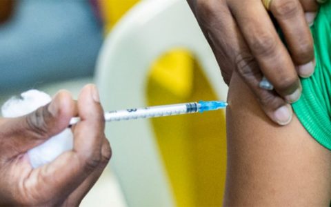 Entidades médicas recomendam vacinação de vítimas e socorristas no RS