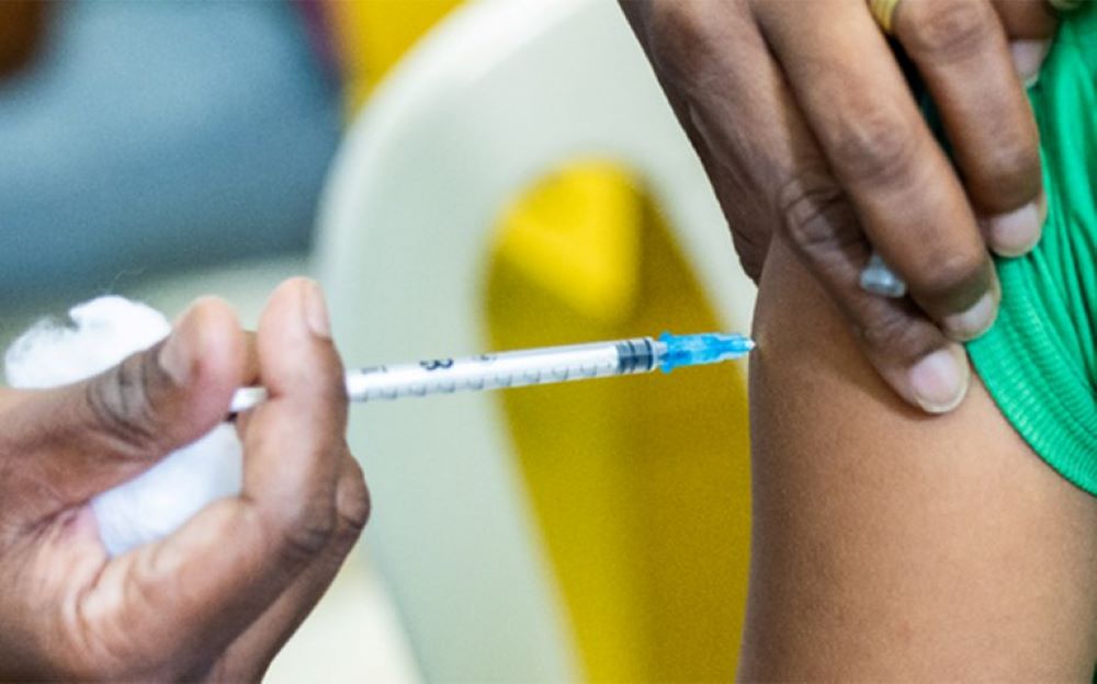 Entidades m&eacute;dicas recomendam vacina&ccedil;&atilde;o de v&iacute;timas e socorristas no RS