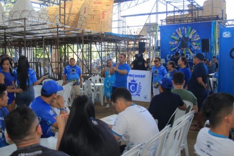 Boi Caprichoso comemora Dia do Trabalhador com festa em galpão de Parintins