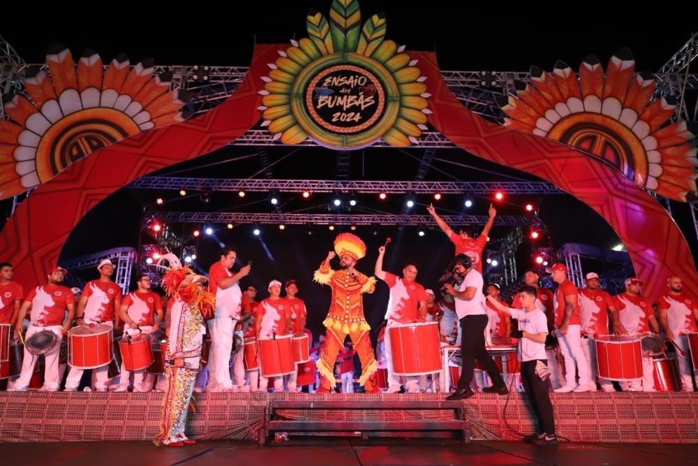 Noite da Batucada reúne mestres batuqueiros no Curral do Garantido em Manaus Noite da Batucada reúne mestres batuqueiros no Curral do Garantido em Manaus