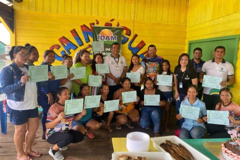 Idam oferece curso de beneficiamento de pescado e capacita 48 produtores rurais de Amaturá