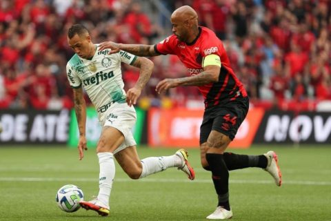 Athletico-PR faz 2 a 0 no Palmeiras e retoma liderança do Brasileirão