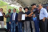 David Almeida assina ordem de serviço para reforma do campo de areia e quadra do Núcleo 16 no bairro Cidade Nova