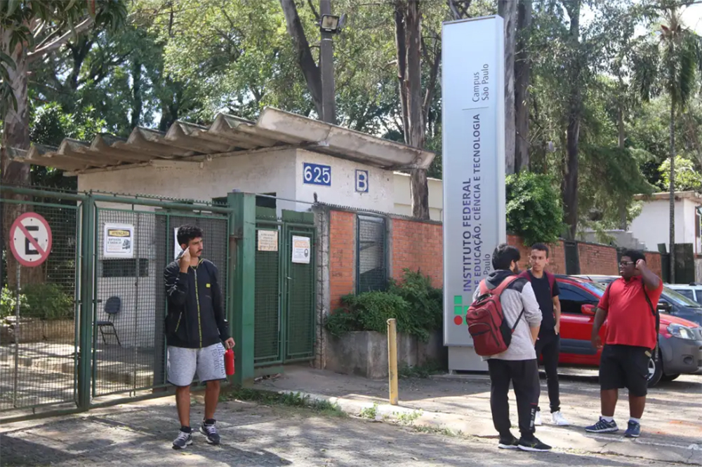 MEC garante R$ 400 milhões a institutos e universidades federais MEC garante R$ 400 milhões a institutos e universidades federais