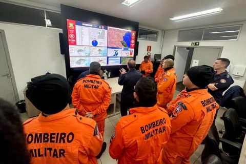 Bombeiros do AM chegam ao Rio Grande do Sul e iniciam mapeamento para ações de busca e resgate