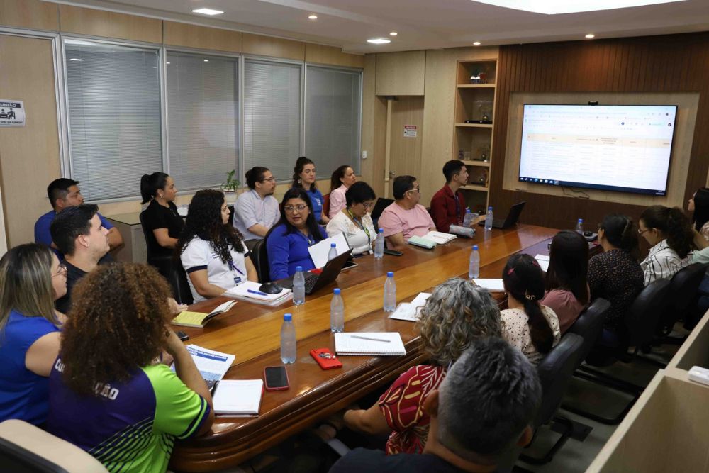 Seduc define plano de ação para minimizar impactos da estiagem para alunos e educadores do Amazonas Seduc define plano de ação para minimizar impactos da estiagem para alunos e educadores do Amazonas
