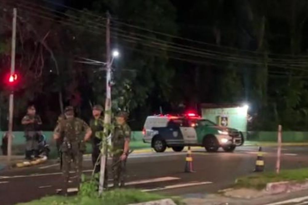Mulher morre atropelada ao tentar atravessar avenida no bairro São Jorge Mulher morre atropelada ao tentar atravessar avenida no bairro São Jorge