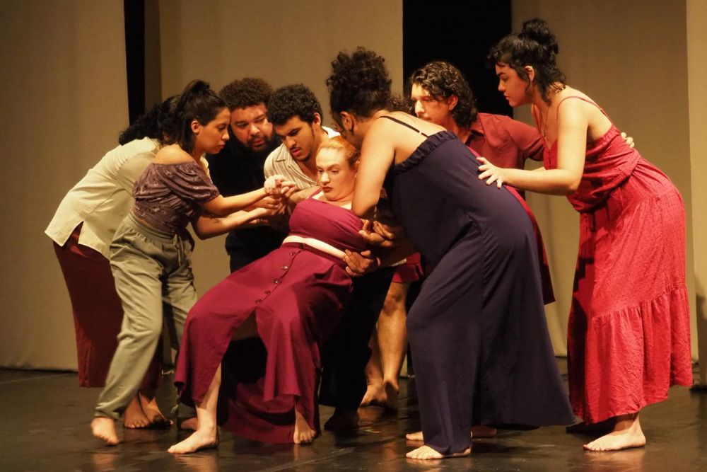 Teatro da Instala&ccedil;&atilde;o recebe nova sess&atilde;o do espet&aacute;culo &lsquo;Helena&rsquo; neste domingo (26)