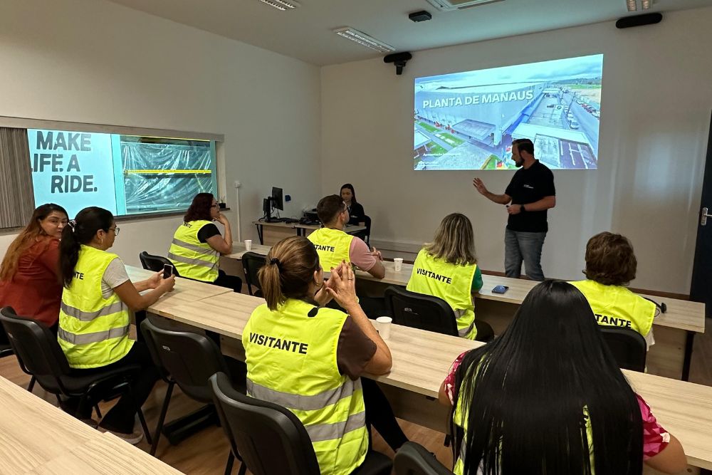 Representantes do segmento tur&iacute;stico visitam f&aacute;brica da BMW Motorrad no Polo Industrial de Manaus