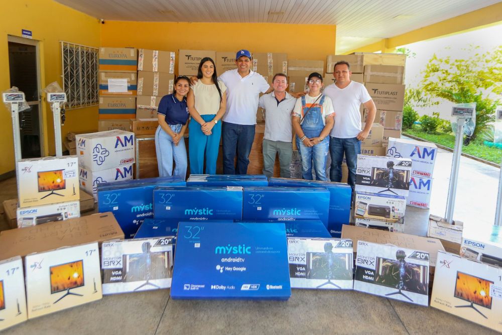 Deputada Mayra Dias fortalece sa&uacute;de p&uacute;blica com entrega de equipamentos e medicamentos em Parintins