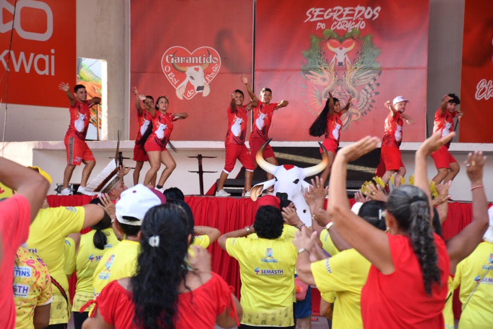 Boi Garantido realiza tarde cultural para turma do Programa do Idoso de Parintins