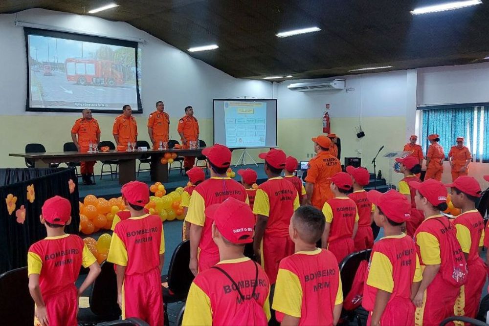 Bombeiros Mirins participam de evento sobre combate &agrave; explora&ccedil;&atilde;o sexual de crian&ccedil;as e adolescentes em Manaus