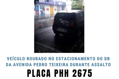 Polícia busca informações de carro roubado em estacionamento de supermercado na Avenida Pedro Teixeira