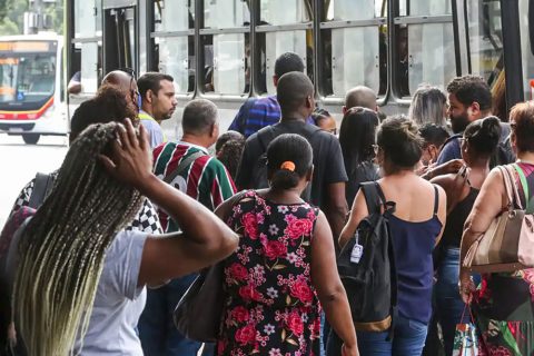 Quase 90% dos mortos por policiais em 2023 eram negros, diz estudo