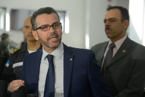 Delegado suspeito de envolvimento no caso Marielle Franco presta depoimento à PF