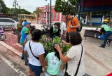 Blitz Educativa distribui mudas à população de Parintins durante abertura da Semana Municipal do Meio Ambiente