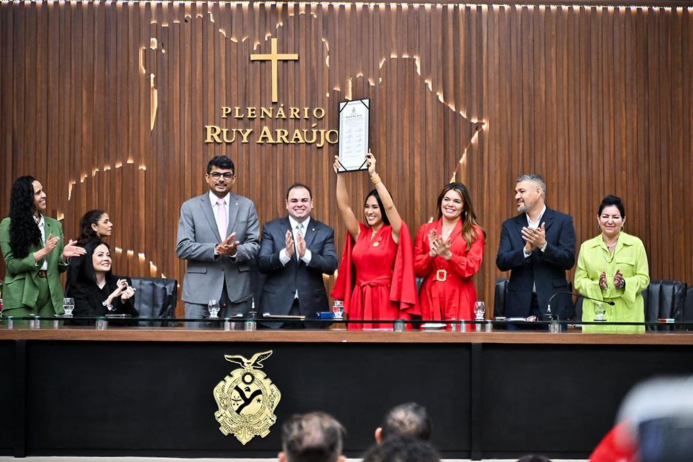 Cunhã-poranga Isabelle Nogueira é homenageada com Medalha Ruy Araújo Cunhã-poranga Isabelle Nogueira é homenageada com Medalha Ruy Araújo